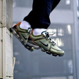 Трендовые мужские кроссовки 2022: классика, функциональность и немного сумасшествия