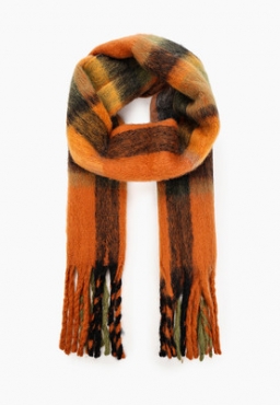 Осенью вам точно нужен уютный шарф-палантин: вот 10 самых ярких вариантов