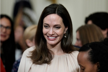 Анджелина Джоли убила весь образ немодными туфлями: 5 пар, на которые стоит обратить внимание и ей, и вам